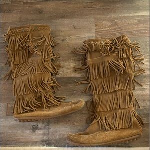 Minnetonka 5 layer fringe boots